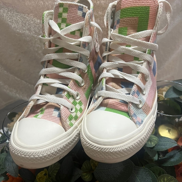 Converse - Picture 1 of 4
